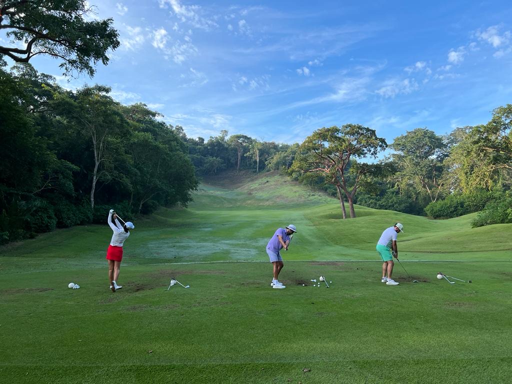 Te llevamos a los mejores campos de golf más icónicos del mundo